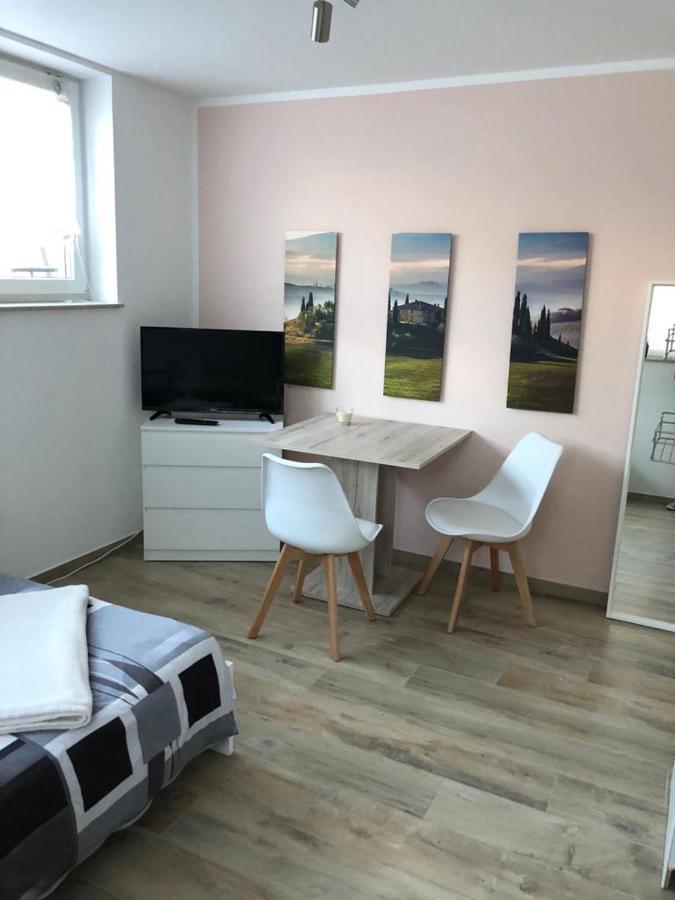 Ferienwohnungen Lamisto Am Waldesrand Neckartenzlingen Exterior foto