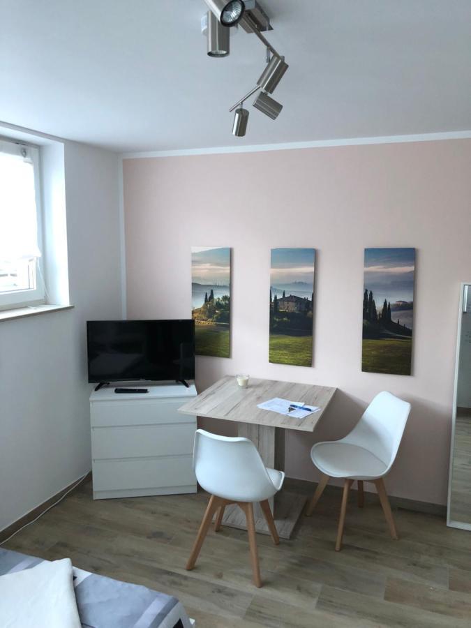 Ferienwohnungen Lamisto Am Waldesrand Neckartenzlingen Exterior foto