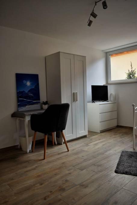 Ferienwohnungen Lamisto Am Waldesrand Neckartenzlingen Exterior foto