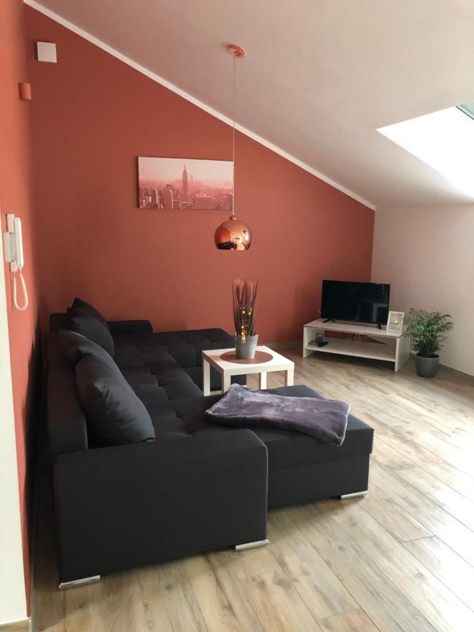 Ferienwohnungen Lamisto Am Waldesrand Neckartenzlingen Exterior foto